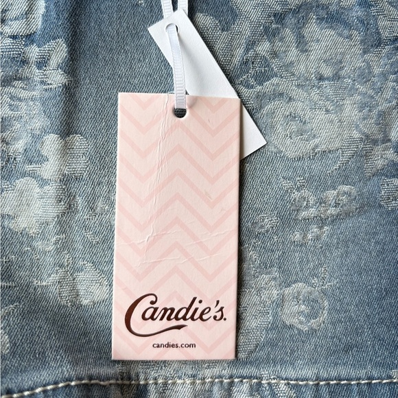 NWT Candies Woman’s 7 White Floral Blue Denim Shorts With Rhinestone Button - Picture 5 of 6